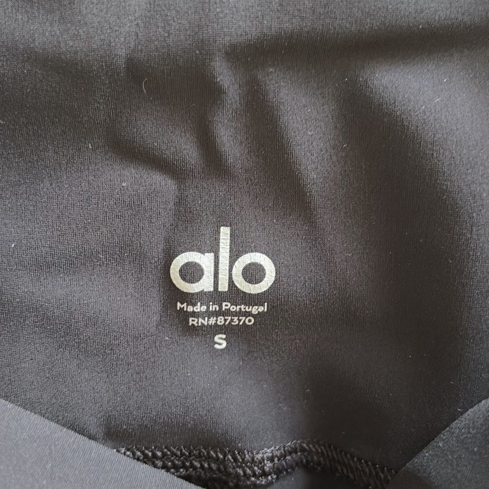 Alo Ripped Leggings - Picture 6 of 6